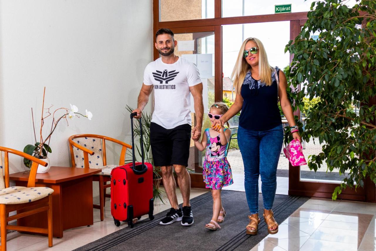 Hotel Imperial Gyogyszallo Es Gyogyfurdo كيسكوروس المظهر الخارجي الصورة